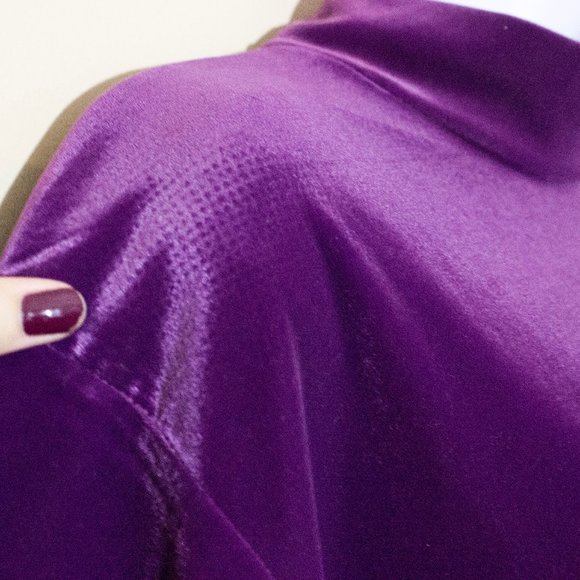 Sold.  Purple Velvet Top Vintage 80s 90s short sleeve - Picture 8 of 9